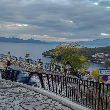 A Lovely Holiday Refuge On Meganisi! 펜션 메가니시