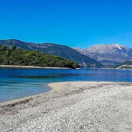 펜션 A Lovely Holiday Refuge On Meganisi! 메가니시